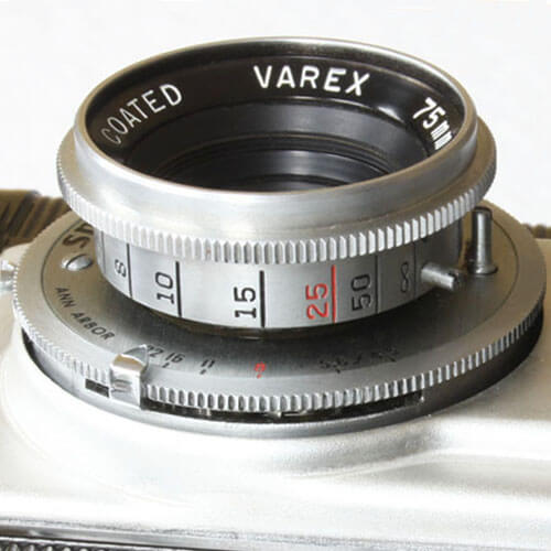 lower lens labeled 'COATED VAREX', '8' on aperture scale red, '25' on focus scale red, all other numbers black