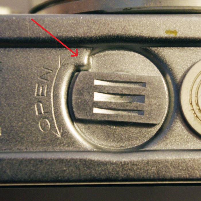 flat slotted latch in a notched circle